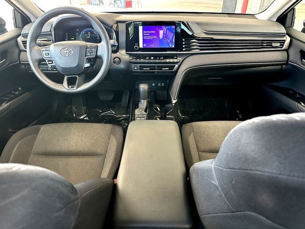Used 2025 Toyota Camry LE FWD image 28