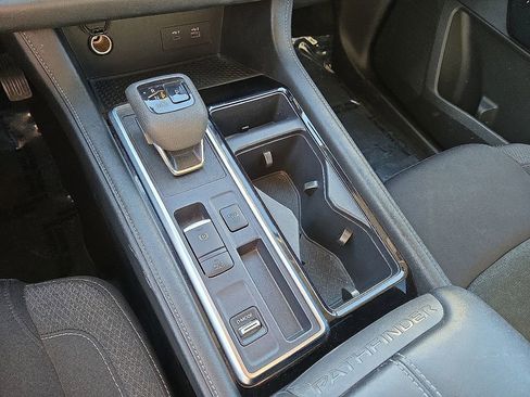 Used 2024 Nissan Pathfinder SV image 29