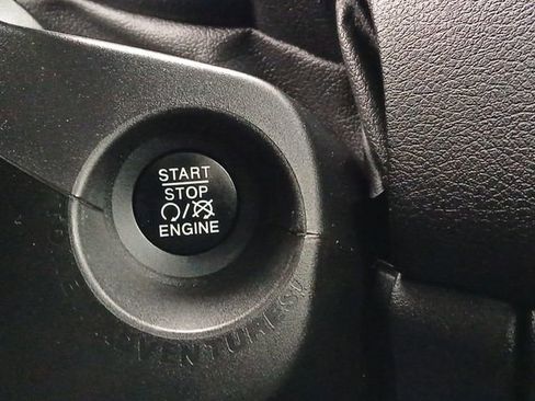 Used 2015 Jeep Renegade Latitude w/ Popular Equipment Group image 16