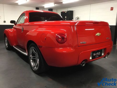Used 2005 Chevrolet SSR w/ Preferred Equipment Group RWD image 19