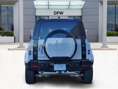 New 2026 Land Rover Defender 110 X-Dynamic SE image 6