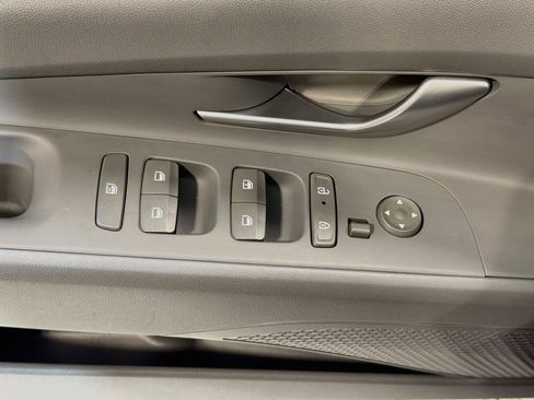 Used 2024 Hyundai Elantra SE FWD image 19