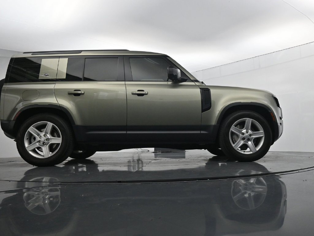 Used 2021 Land Rover Defender 110 SE AWD/4WD image 24