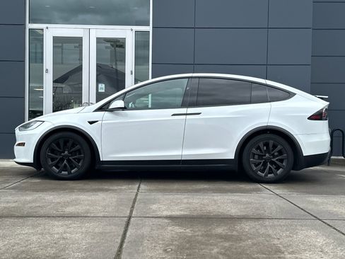 Used 2023 Tesla Model X image 6