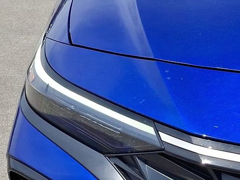Certified 2025 Hyundai Elantra Limited FWD image 9