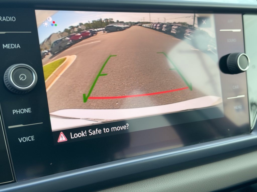 Certified 2022 Volkswagen Taos SE w/ Panoramic Sunroof Package AWD/4WD image 24