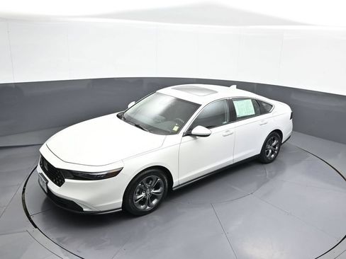 Certified 2023 Honda Accord EX image 33