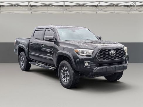 Used 2020 Toyota Tacoma TRD Off-Road image 2