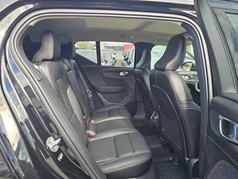 Used 2025 Volvo XC40 B5 Plus w/ Protection Package Premier AWD/4WD image 11