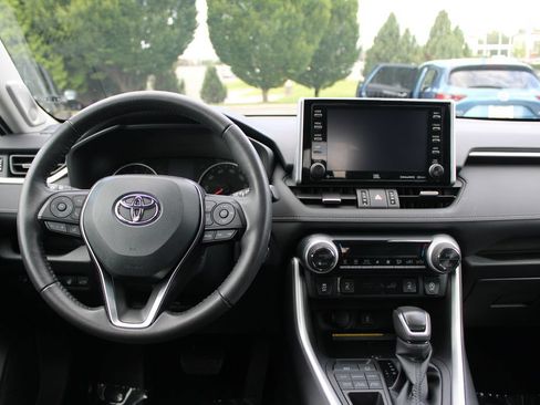 Used 2021 Toyota RAV4 XLE Premium AWD/4WD image 16