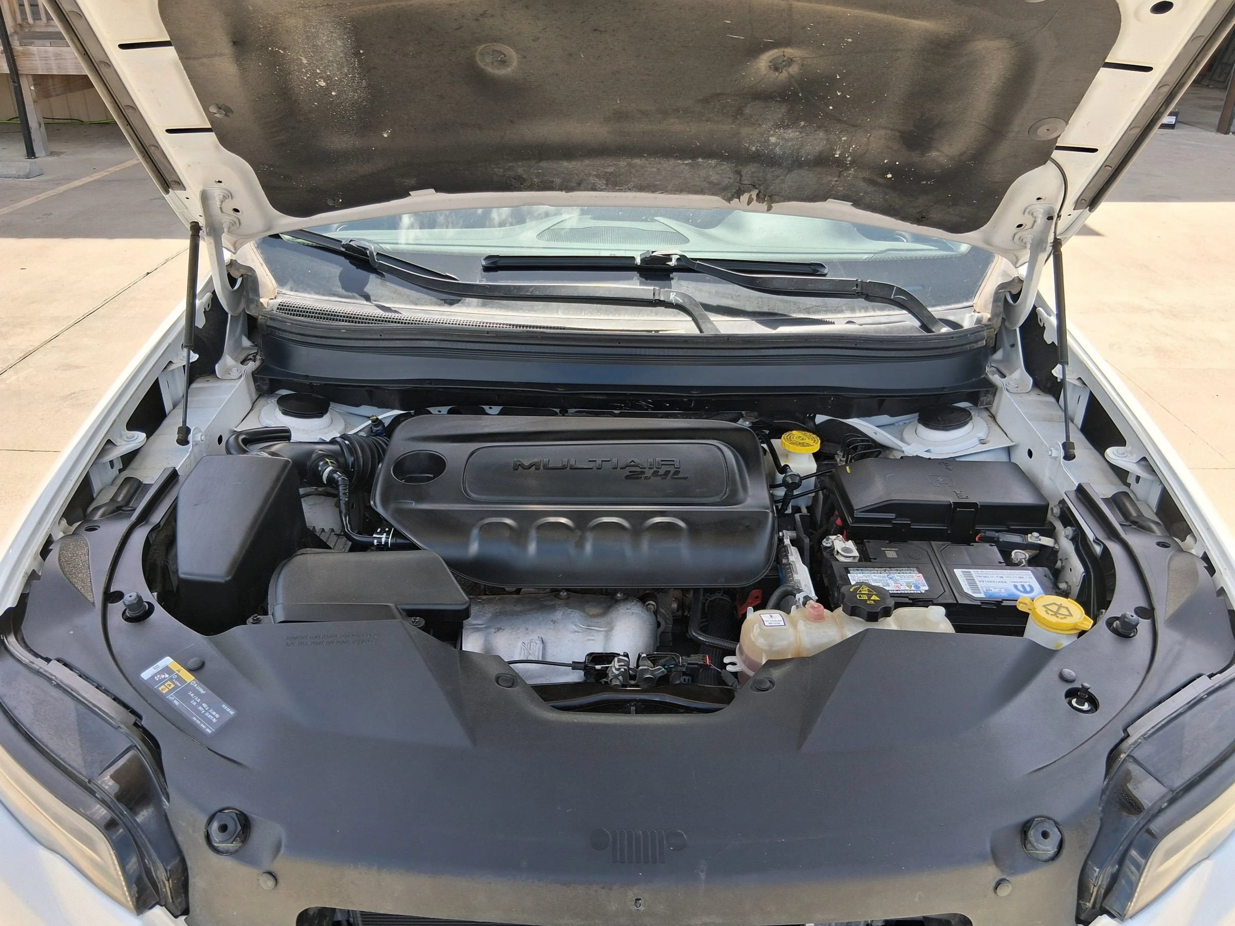 Used 2019 Jeep Cherokee Latitude w/ Popular Appearance Group AWD/4WD image 16
