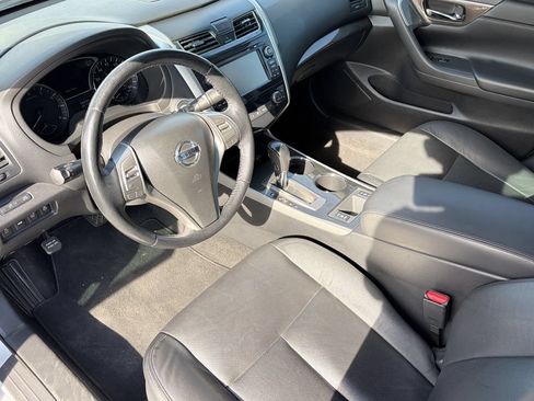 Used 2014 Nissan Altima 2.5 SL w/ Technology Package FWD image 7