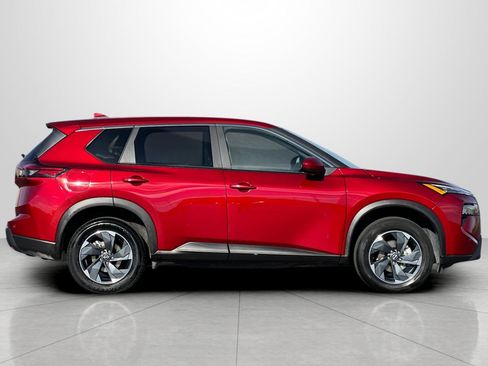 Used 2025 Nissan Rogue SV image 3