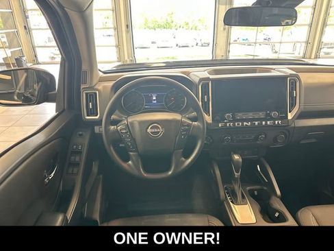 Used 2025 Nissan Frontier SV AWD/4WD image 2