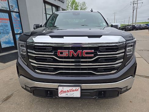 Used 2025 GMC Sierra 1500 SLT AWD/4WD image 18