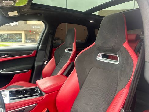 Used 2021 Jaguar F-PACE SVR image 22