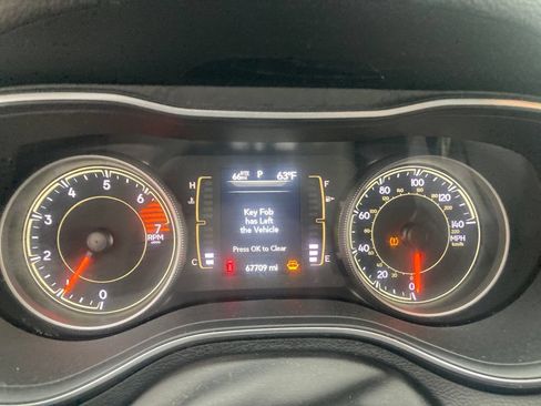 Used 2021 Jeep Cherokee Latitude Plus AWD/4WD image 19
