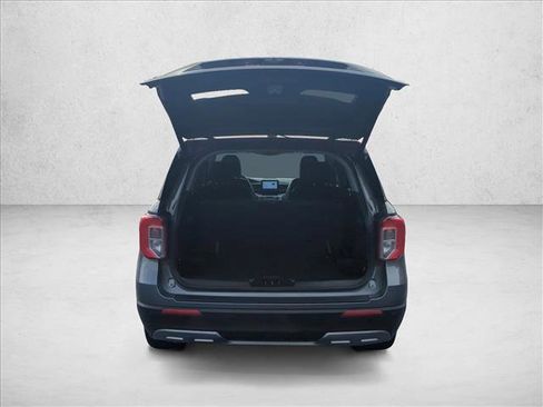 Used 2023 Ford Explorer XLT w/ Equipment Group 202A image 6