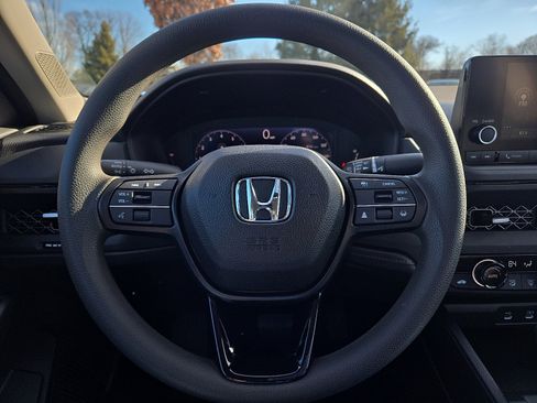 Used 2025 Honda Accord SE image 19