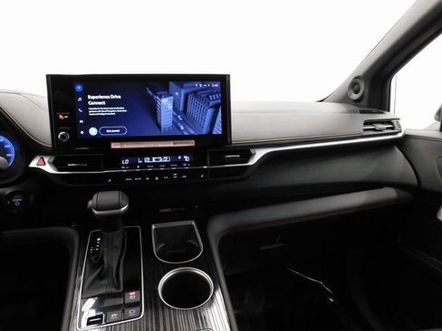 Used 2025 Toyota Sienna XSE image 37