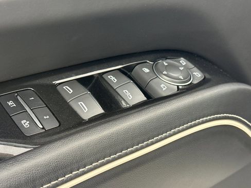 Used 2023 Cadillac Escalade ESV V AWD/4WD image 12