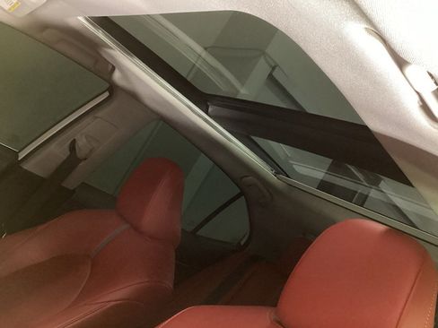 Used 2022 Toyota Camry XSE image 3