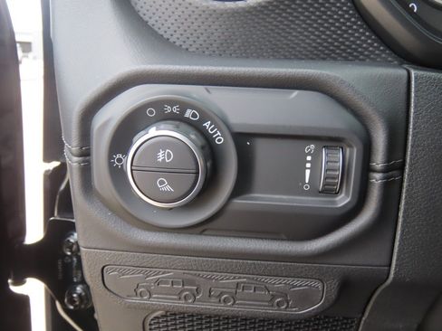 Used 2024 Jeep Gladiator Rubicon w/ Convenience Group AWD/4WD image 26