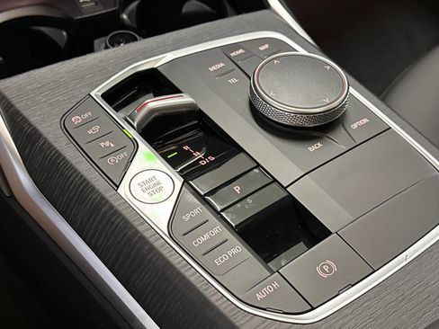 Used 2025 BMW 230i Coupe w/ Convenience Package image 17