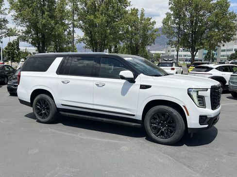 Used 2025 GMC Yukon XL Denali AWD/4WD image 5