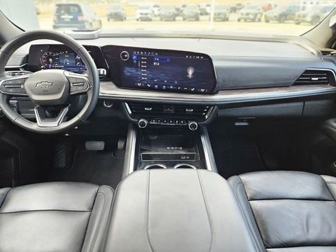 Used 2025 Chevrolet Suburban Z71 image 15