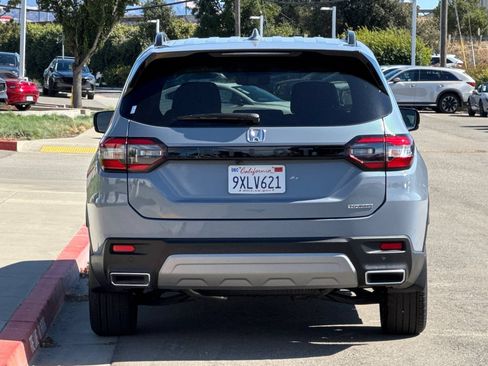 Used 2025 Honda Pilot Touring image 5