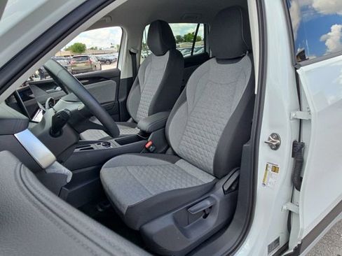 Certified 2025 Volkswagen Tiguan S FWD image 9
