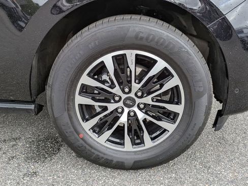 Certified 2025 Ford Expedition Platinum AWD/4WD image 11