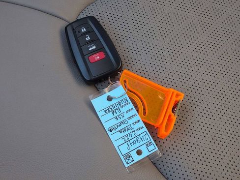 Used 2022 Toyota Camry XSE image 34