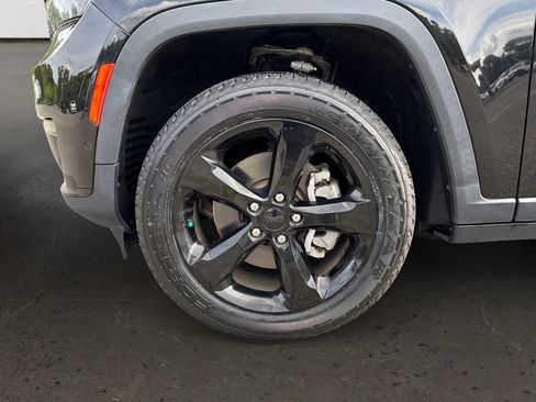 Used 2022 Jeep Grand Cherokee L Limited w/ Luxury Tech Group II RWD image 10