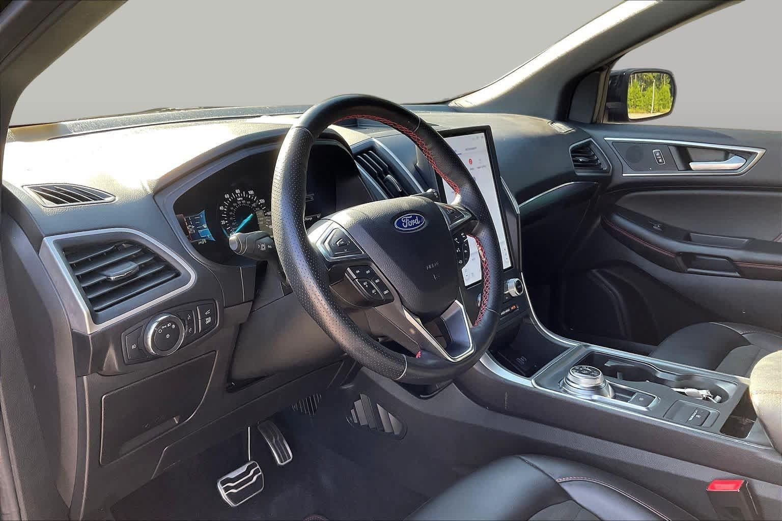 Used 2022 Ford Edge ST-Line w/ Class II Trailer Tow Package AWD/4WD image 35