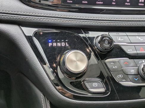 Used 2023 Chrysler Pacifica Limited w/ S Appearance Package image 25