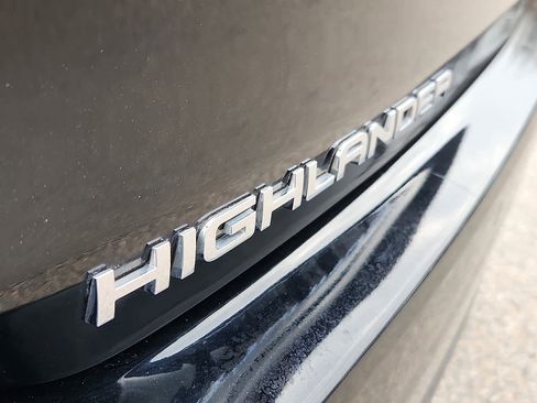 Used 2022 Toyota Highlander Limited image 31