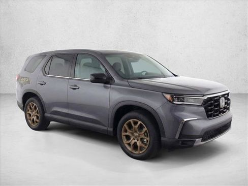 Used 2023 Honda Pilot Touring image 3