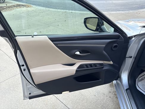 Used 2019 Lexus ES 350 image 14