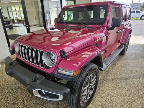 Used 2024 Jeep Wrangler Unlimited Sahara AWD/4WD image 5