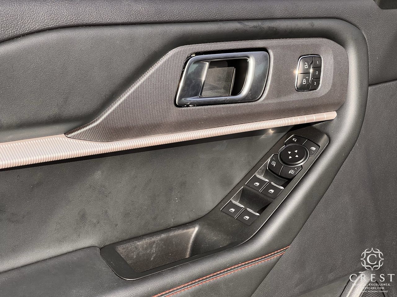 Used 2025 Ford Explorer ST AWD/4WD image 19