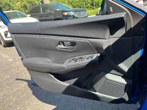 Used 2025 Nissan Sentra SV FWD image 18