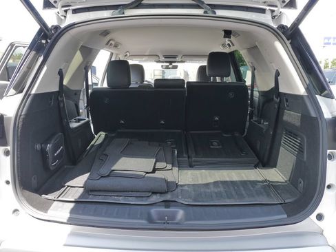 Used 2024 Nissan Pathfinder SL w/ Cargo Package AWD/4WD image 16
