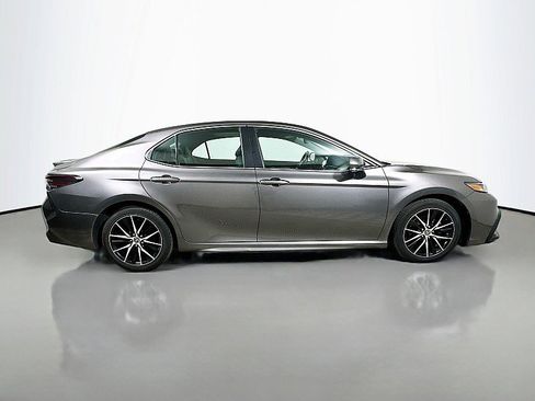Used 2022 Toyota Camry SE image 8