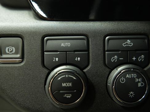 Used 2024 Chevrolet Silverado 1500 LT AWD/4WD image 29