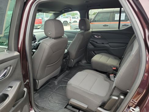 Used 2023 Chevrolet Traverse LT FWD image 13