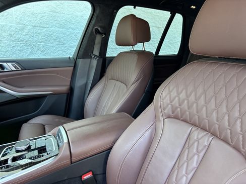 Used 2024 BMW X5 xDrive40i w/ M Sport Package AWD/4WD image 36