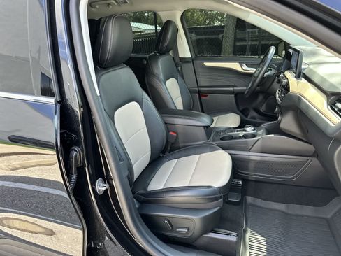 Used 2022 Ford Escape Titanium w/ Titanium Elite Package AWD/4WD image 9