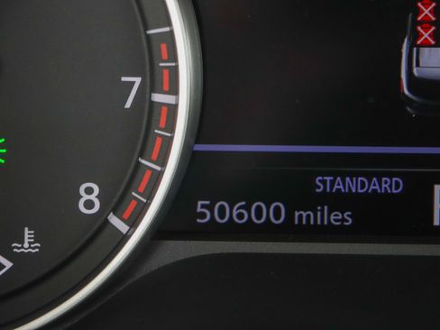 Used 2023 Nissan Pathfinder SL w/ Lighting Package (N92) FWD image 16